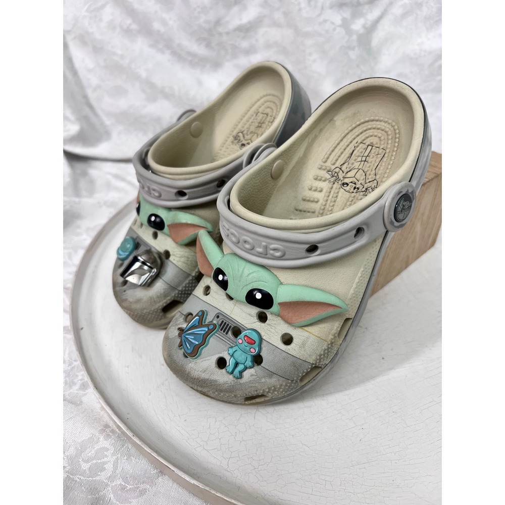 Crocs Kids Star Wars The Mandalorian Grogu Clogs Grey J2 Baby Yoda Jibbitz